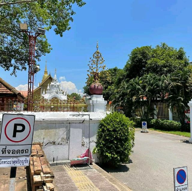 ไหว้พระวัดดังจังหวัดลำพูน วัดพระธาตุหริภุญชัย