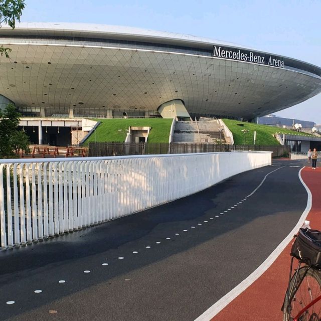 22km cycling path along the Huangpu River 