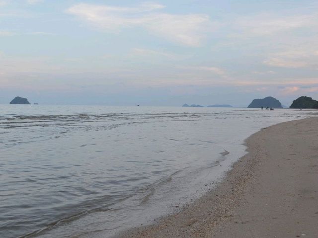 ชิลยามเย็น หาดทรายรีสวี จ.ชุมพร