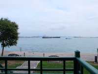 เรือนไม้ริมทะเล (บ้านเขียว) เกาะสีชัง