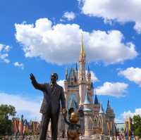Walt Disney, 행복을 전하다 💙