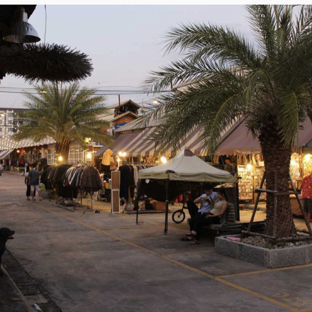 Having a good time at Rot Fai Market