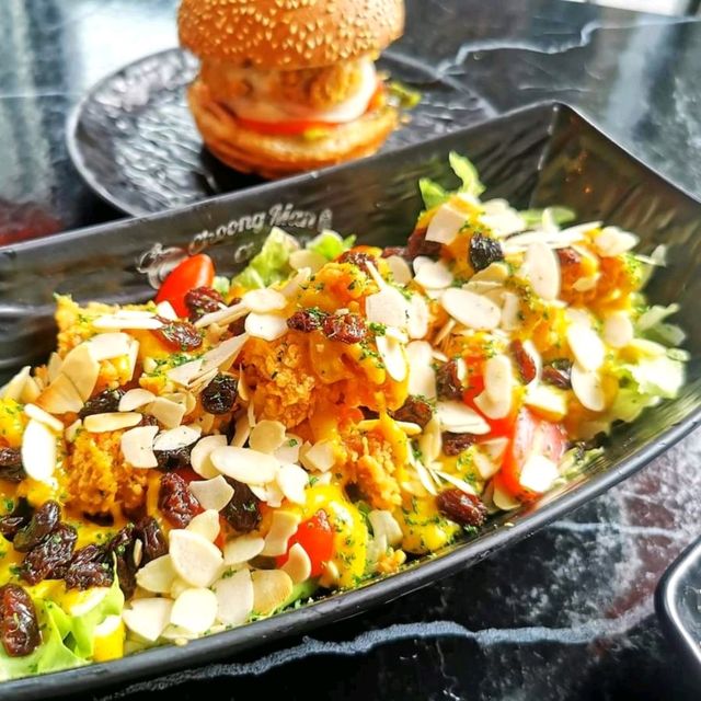 อิ่ม อร่อย ที่ Choongman Chicken 🍗🍔🥗🌮