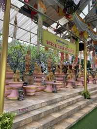 ไหว้หลวงพ่อวัดไร่ขิง ความศักดิ์สิทธิ์แห่งนครปฐม