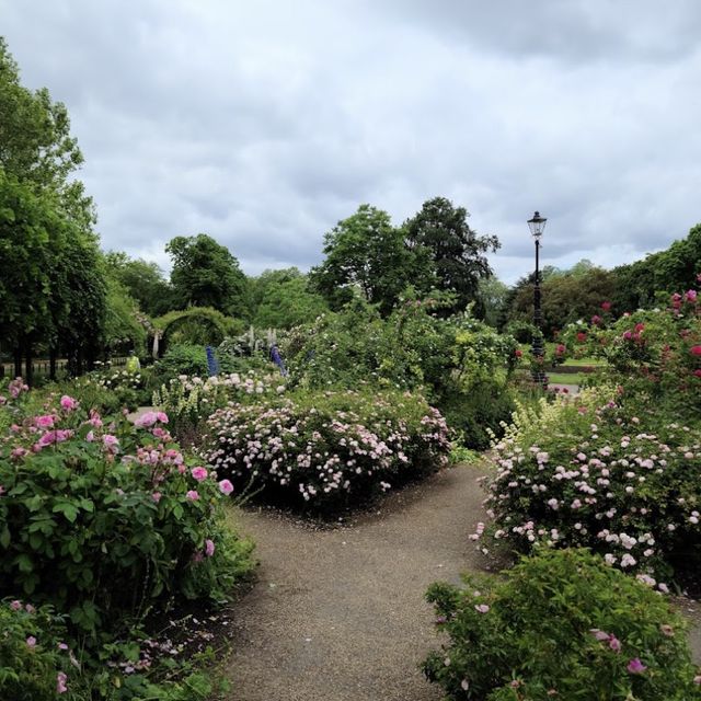 A huge park with lots of things to see