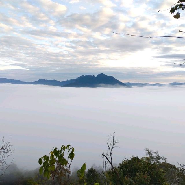 ผาแดง หนองเขียว ลาว