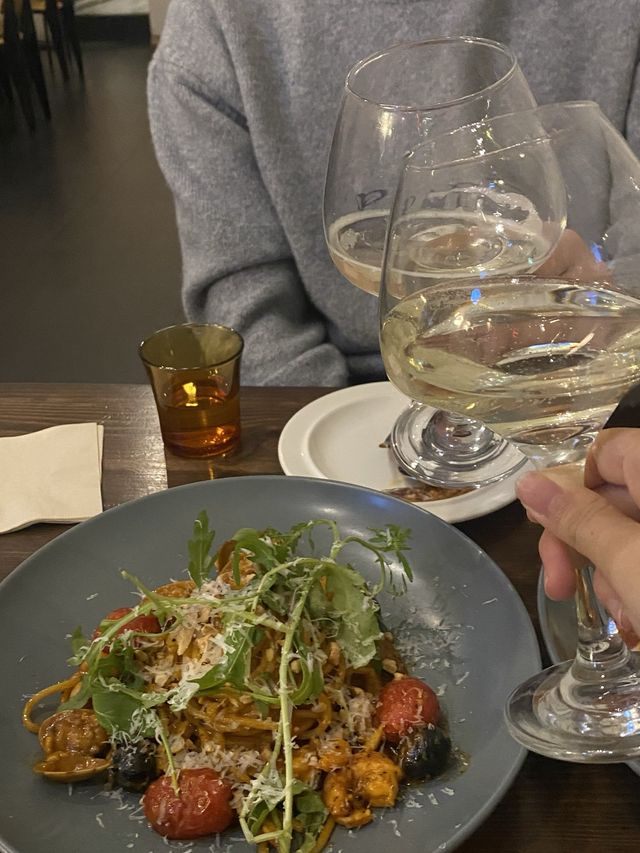파리에 온듯한 와인바 🍷 
