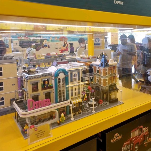 The LEGOLAND BIG Toyshop(Photo Ed)