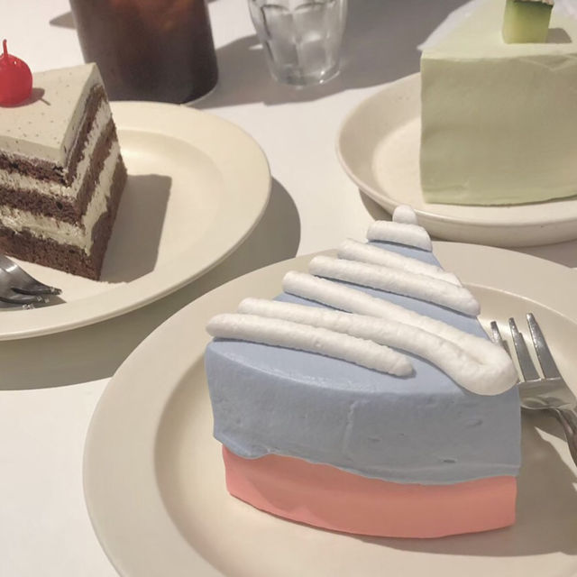 【首爾 弘大】寧靜小巷中的唯美咖啡廳 夢幻蛋糕🎂