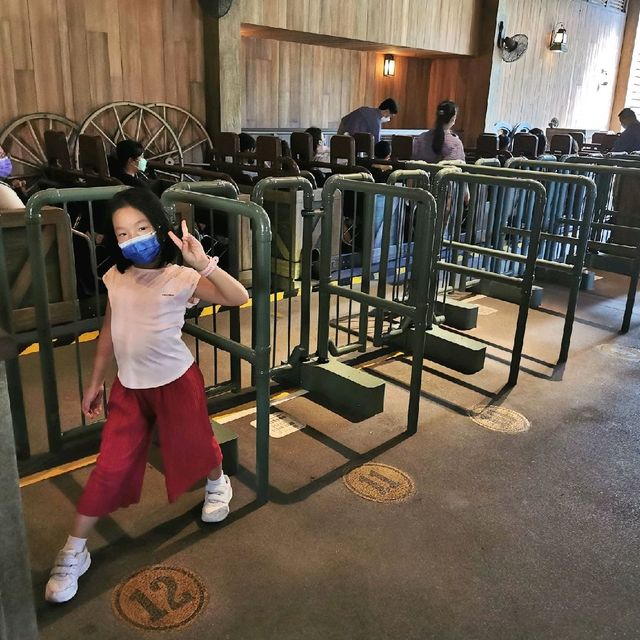 最愛玩的灰熊山谷過山車