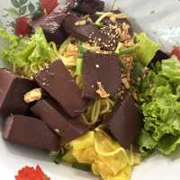 ร้านบะหมี่เย็นตาโฟสามพี่น้อง รสเด็ด ย่านเมืองเก่า