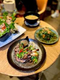 尖東一間泰chill 酒吧海景餐廳🍽🥳