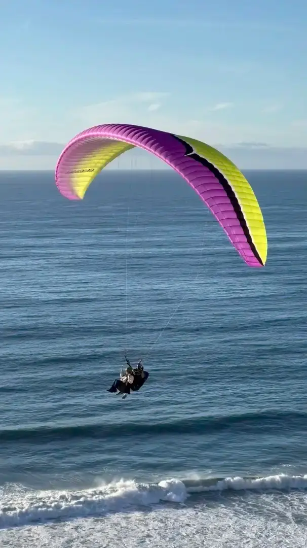 Spectacular flying experiences by the coast