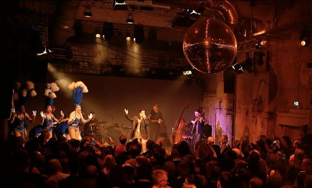 TIPSY BEAR MEETS BAROQUE PRINCE | SO36
