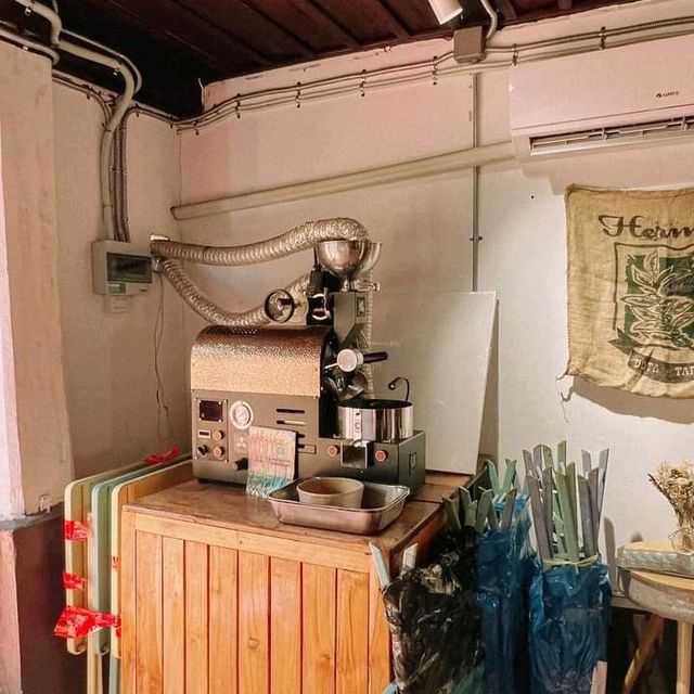 comma Coffee Luangprabang