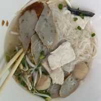ก๋วยเตี๋ยวปลาเจ๊ศรี ร้านดังยืนหนึ่งในแสมสาร