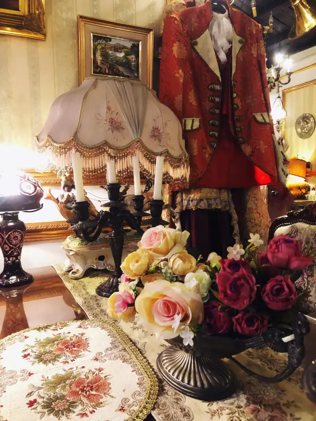 Restaurant or scene from movie? 