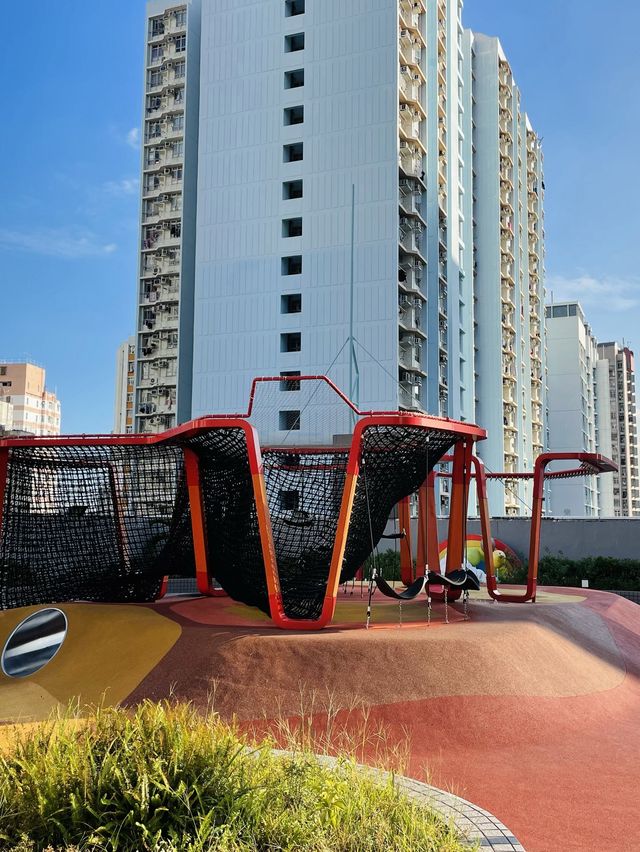 Tsz Wan Shan Playground 慈雲山中心歷奇遊樂場