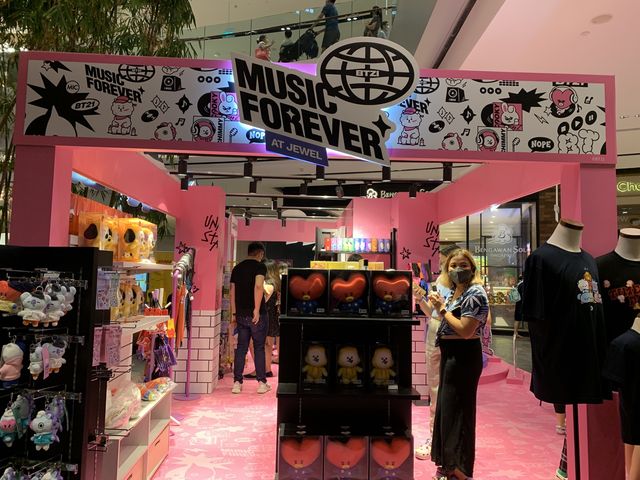 Cute BT21 pop up store 😍! 
