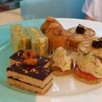 A cafe in a Tiffany Blue jewellery box
