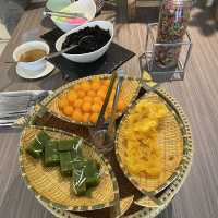 บุฟเฟ่ต์มื้อกลางวันที่ The Square Novotel สีลม