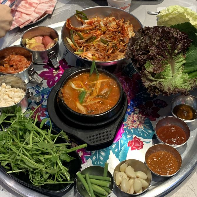 신당 삼겹살 포차, 청춘상회 | 트립닷컴 서울 트래블로그