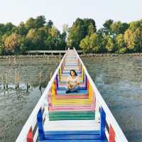 สะพานสายรุ้ง ชายทะลกาหลง