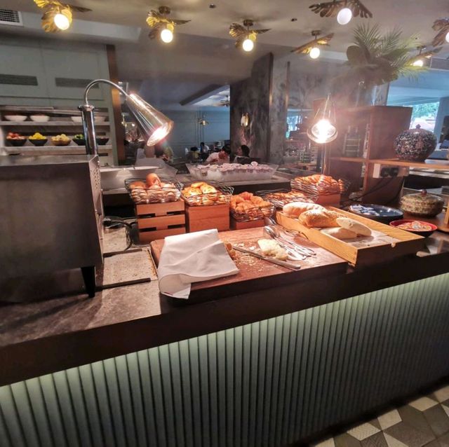 surprising enjoyable buffet breakfast