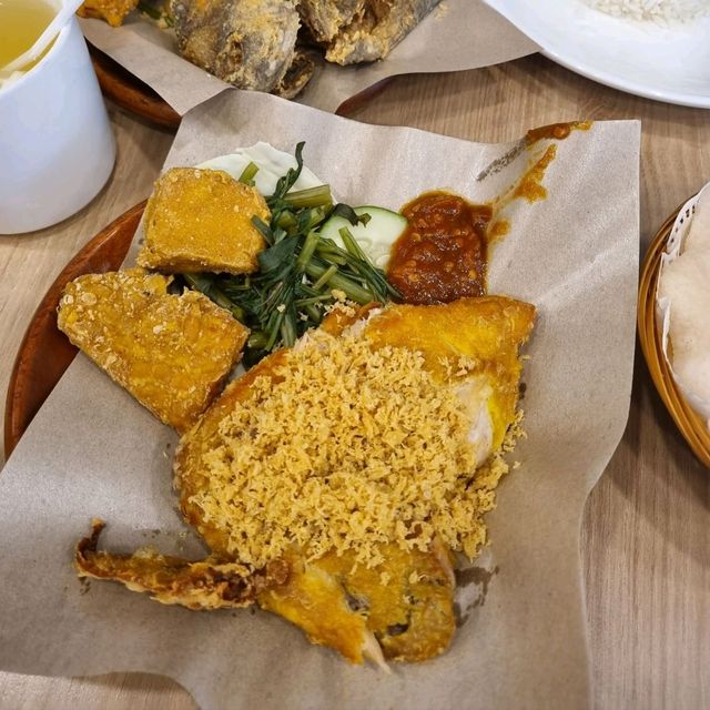 Ayam Penyet Ria Bugis Village

