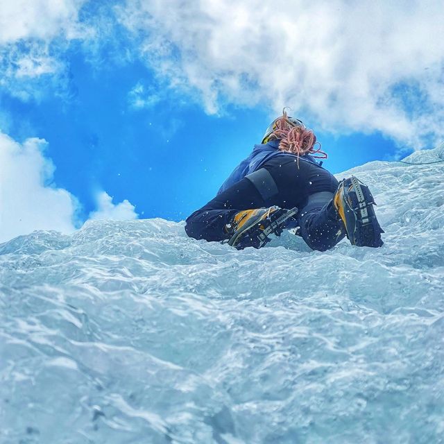 Ice climbing in Aba 💙🏔
