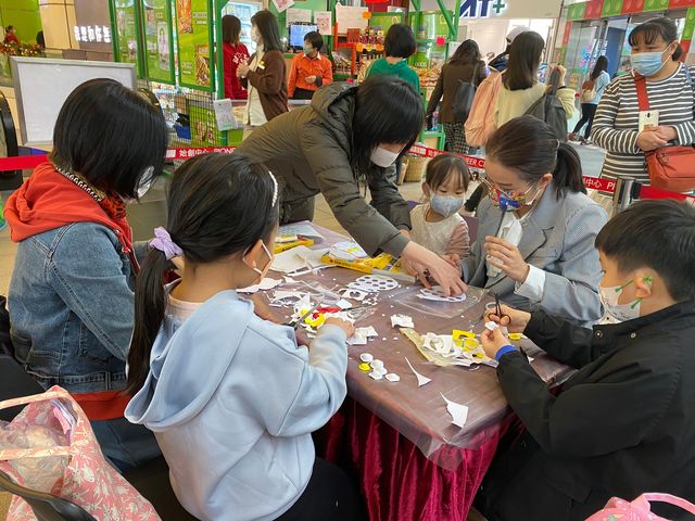 Pop出繽紛聖誕主題裝置 