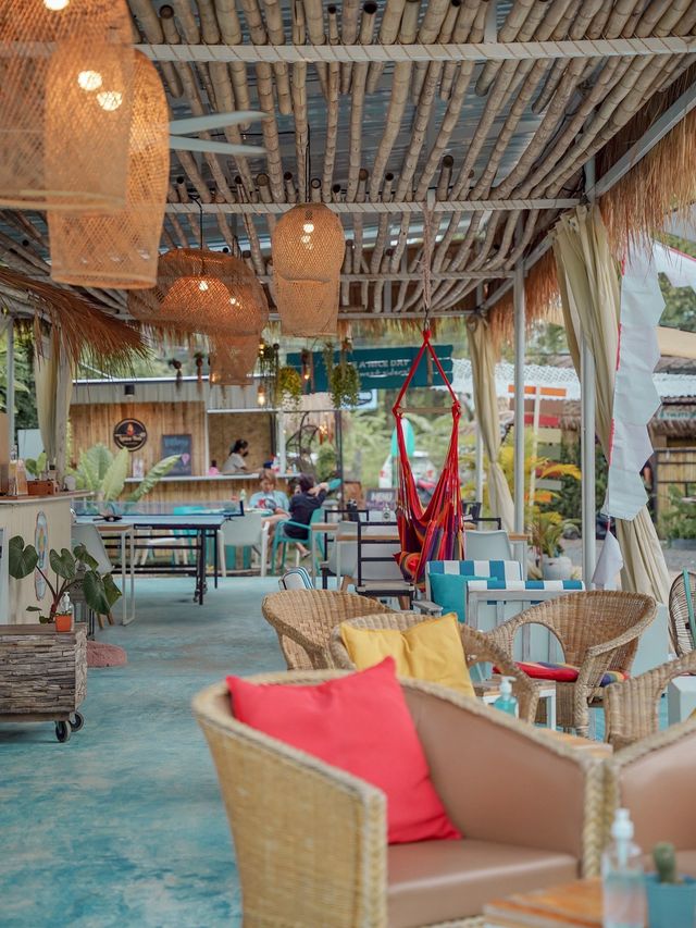 🏝Hugo Hub Phuket🏝จุดนัดชิลล์ริมชายหาด