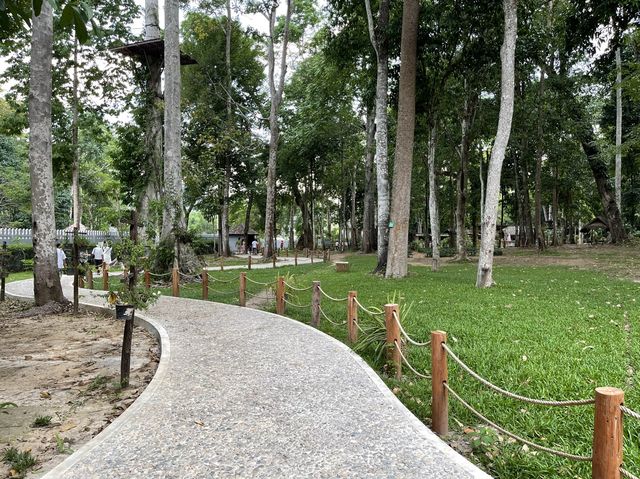 ตาดร้อยครัว ຕາດຮ້ອຍຄົວ Green Jungle Park