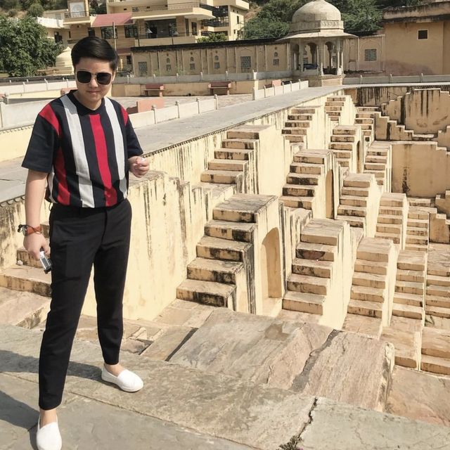 Panna Meena ka kund บ่อเก็บน้ำโบราณ