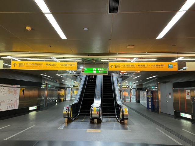 高雄最美麗捷運站 美麗島站 必拍超美屋頂絕對要打卡