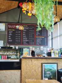 คาเฟ่ที่มีข้าวและเครื่องดื่ม ในราคาที่ถูกมาก!