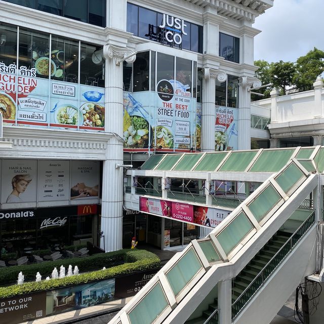 Amarin Plaza Food Court -the best street food