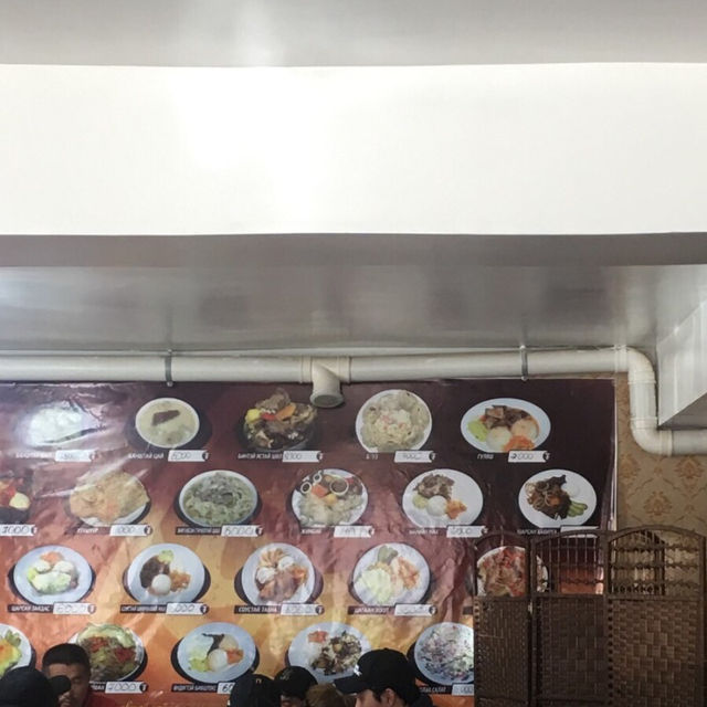 울란바토르 예쁜 로컬식당 Хот КАфЕ