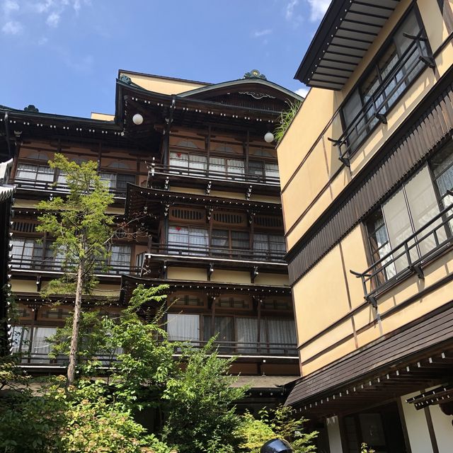 【渋温泉①】「九湯巡り」が有名な温泉街。