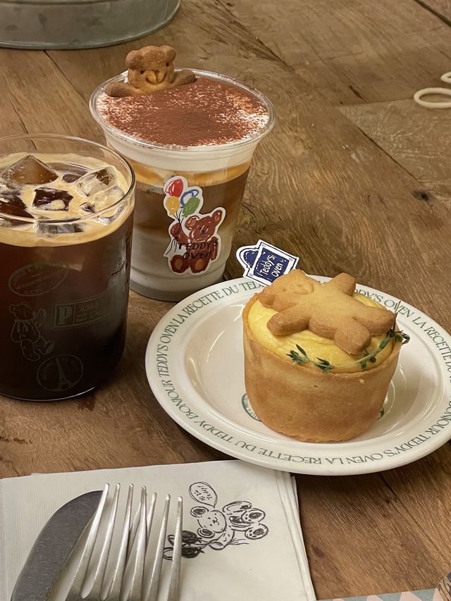 감성 가득한 성수 카페 “테디스오븐“🧸