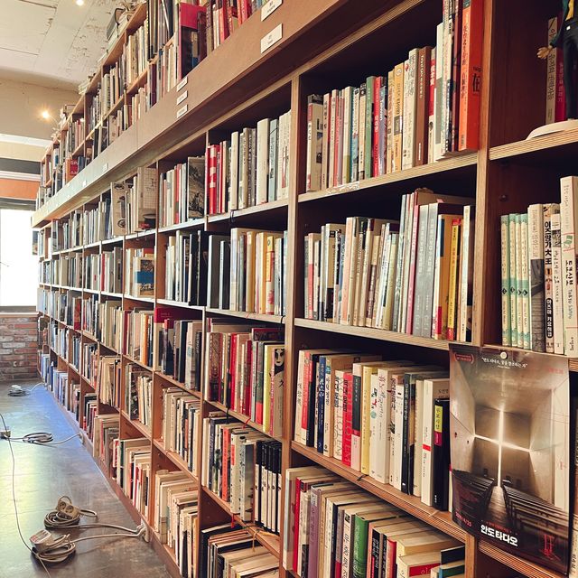 이대 앞 카공하기 좋은 밥주는 카페🥐☕️📚 <북카페 파오>
