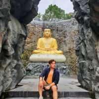 __หลวงพ่อโตมหายาน ในอุทยานถ้ำน้ำตก__