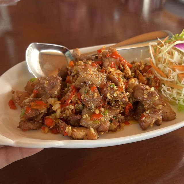 โรงเตี๊ยม ณ เกาะแรต สุราษฎร์ธานี