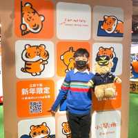 台灣小勞撫殺入香港過新年
