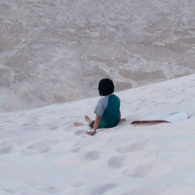 純白色沙丘滑沙👍