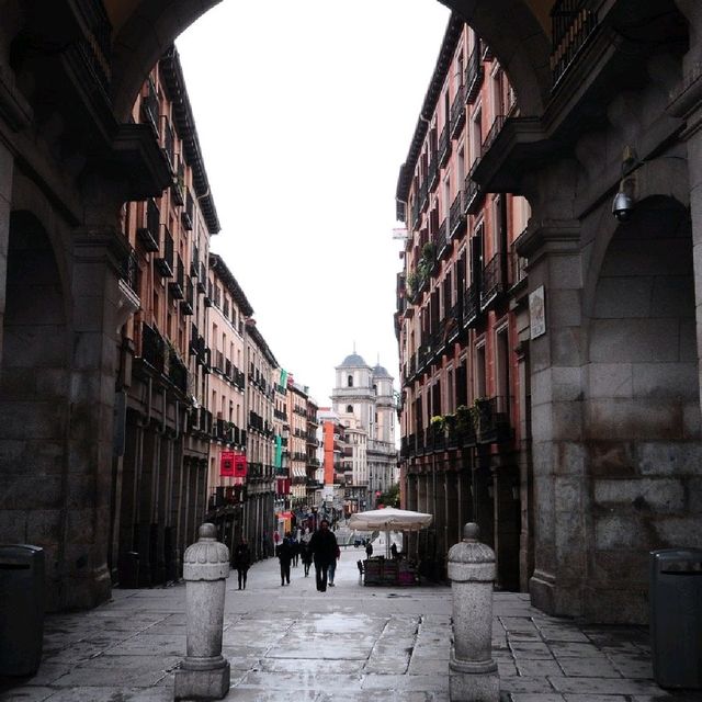 HOLA MADRID