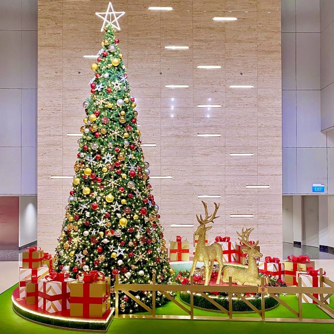 Christmas Trees Galore along Orchard Road 🎄 Singapore