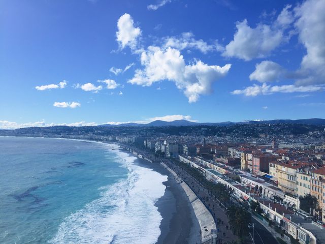 🌊Living Elsewhere | Nice's sea is the star of the Azure Coast.