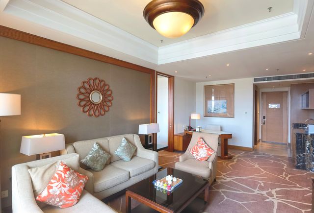 270-degree invincible sea view terrace ❗️ Enjoy the suite at Pullman Oceanview Bay Hotel Haikou.