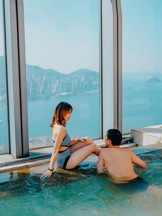 Three years after passing the level, I finally moved into this Victoria Harbour sea view hotel. Three years after passing the level, I finally moved into this Victoria Harbour sea view hotel.